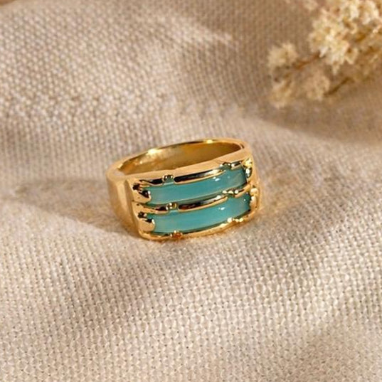Anillo de piedras preciosas con doble raya