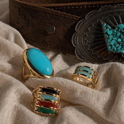 Anillo de piedras preciosas con doble raya