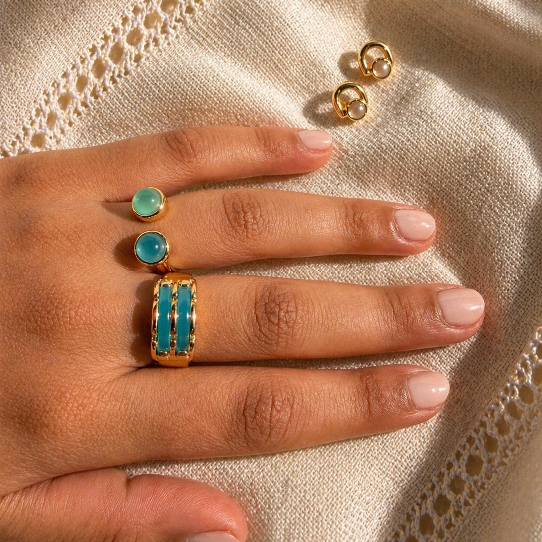 Anillo de piedras preciosas con doble raya