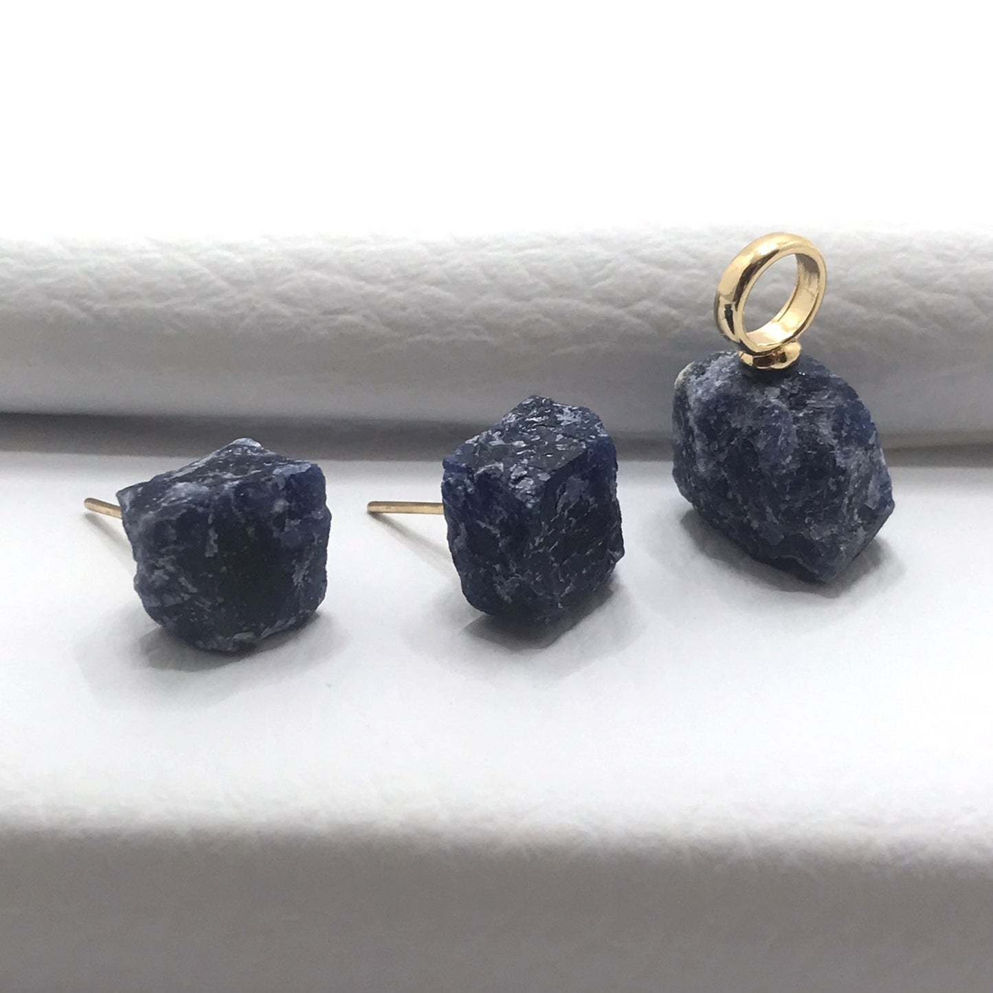 Raw Gemstone Pendant - Sodalita